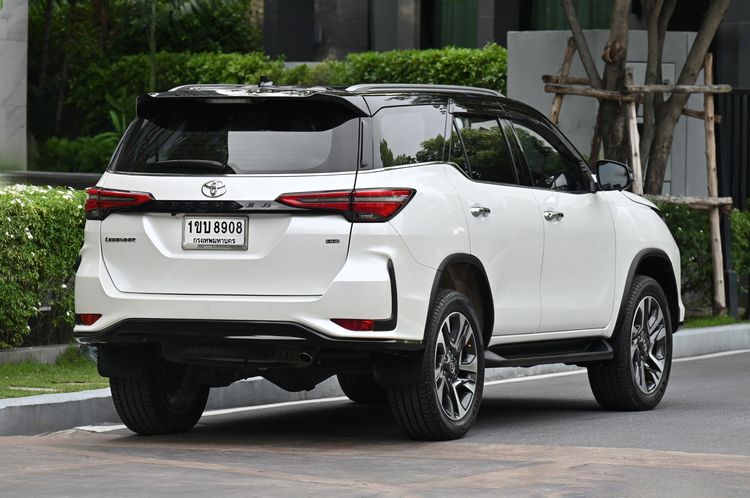 Toyota Fortuner 2021 2.4 Legender Utility-car ดีเซล ไม่ติดแก๊ส เกียร์อัตโนมัติ ขาว รูปที่ 4