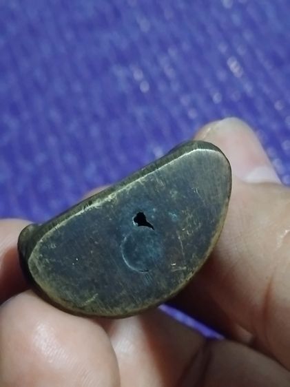 หลวงพ่อเงินบางคลาน พระพิมพ์ใหญ่ มีกริ่ง กรุวัดท่ามะไฟ จ.พิจิตร ประมาณปี 2460 ขนาดใหญ่ เนื้อทองเหลืองเก่า ของแท้เนื้อจะดูเก่า ซึ้งตา และมีธรร รูปที่ 3