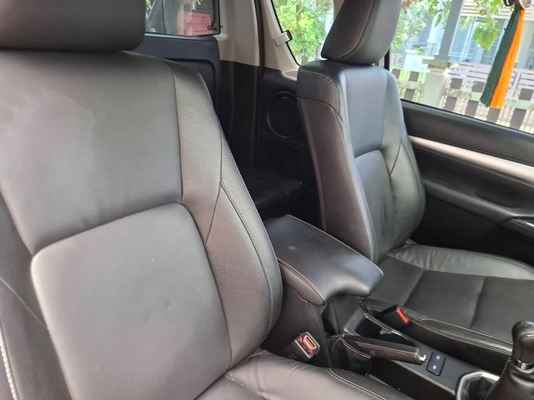 Toyota Hilux Revo 2022 2.4 Prerunner Mid Pickup ดีเซล ไม่ติดแก๊ส เกียร์ธรรมดา บรอนซ์เงิน รูปที่ 4