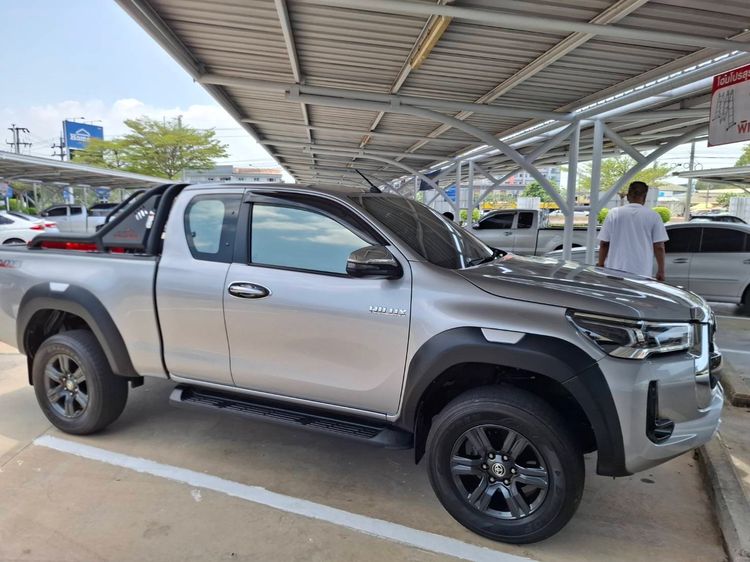 รถ Toyota Hilux Revo 2.4 Prerunner Mid สี บรอนซ์เงิน