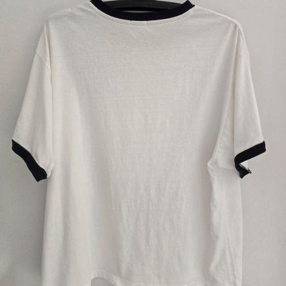 เสื้อยืด Ange Charme สีขาว แต่งขอบดำ งานมินิมอลน่ารัก มือสองสภาพดี  ชำระเงินปลายทางได้ รูปที่ 2