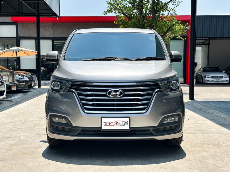 Hyundai H-1 2019 2.5 Deluxe Utility-car ดีเซล เกียร์อัตโนมัติ เทา รูปที่ 2