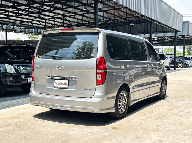 Hyundai H-1  2019 2.5 Deluxe Utility-car ดีเซล เกียร์อัตโนมัติ เทา รูปที่ 4