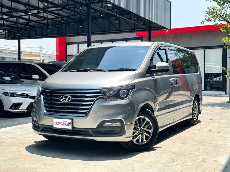 รถ Hyundai H-1  2.5 Deluxe สี เทา