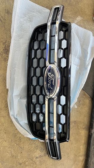 กระจังหน้ารถ Ford Everest แท้ตรงรุ่น