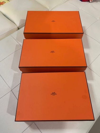 กล่องรองเท้า และกล่องใส่ผ้าพันกระเป๋า Hermes