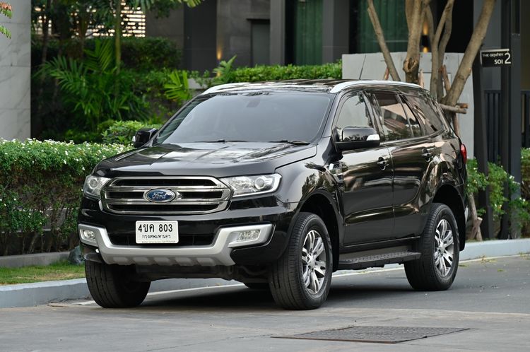 รถ Ford Everest 2.2 Titanium สี ดำ