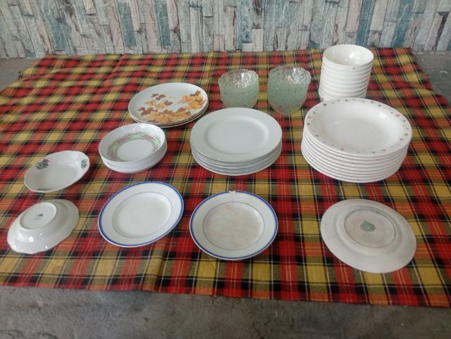 ขายเหมาชุดจานชามต่างๆ(เก่าเก็บ)