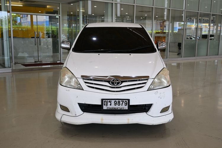 รถ Toyota Innova 2.0 G สี ขาว