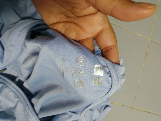 UNIQLO AIRism เสื้อกันแดดมีฮู้ด สีฟ้าพาสเทล ผ้าเย็น กัน UV Size XL
 รูปที่ 5