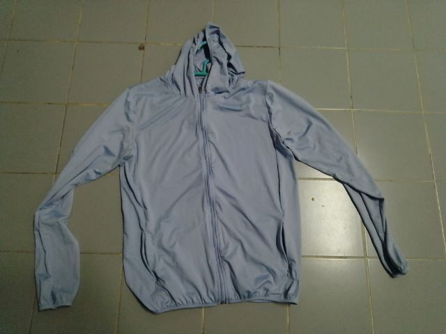 UNIQLO AIRism เสื้อกันแดดมีฮู้ด สีฟ้าพาสเทล ผ้าเย็น กัน UV Size XL
 รูปที่ 2