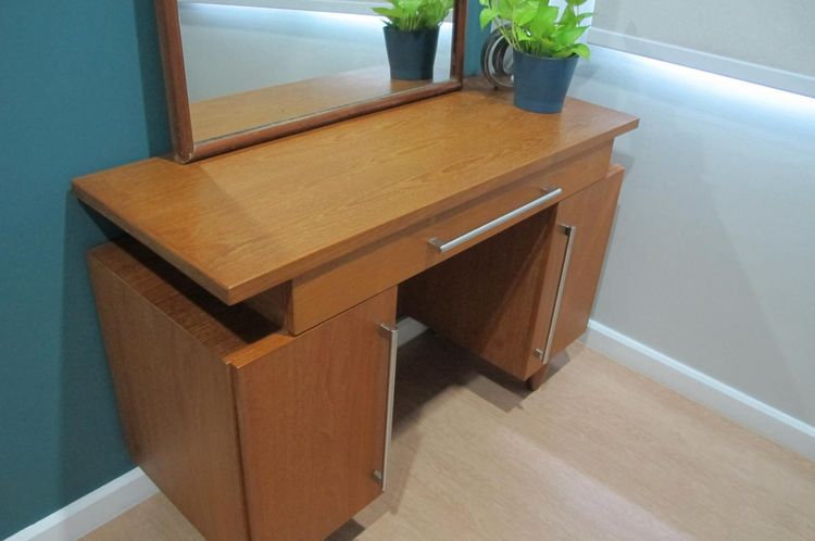 อื่นๆ น้ำตาล โต๊ะเครื่องแป้ง Mid-Century Modern (MCM) งานเทียบคลาสสิก ท็อปไม้อัดสักลายสวยงาม