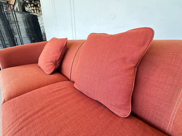 โซฟา 2 ที่นั่ง แบรนด์ LA-Z-BOY เบาะผ้าสีน้ำตาลแดง ถอดปลอกได้ รูปที่ 8