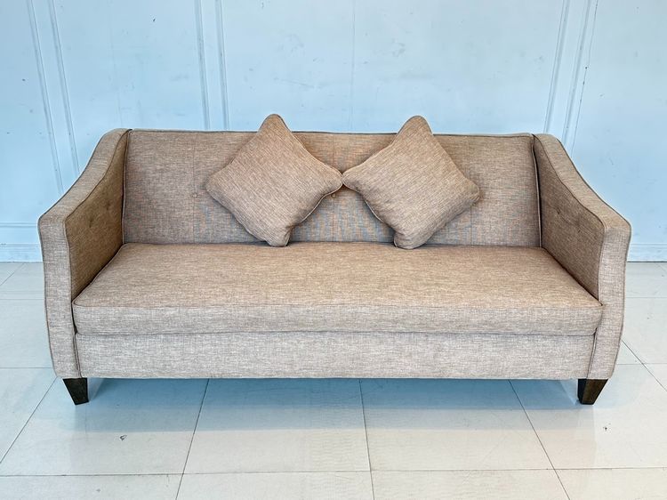 โซฟา 2 ที่นั่ง แบรนด์ LA-Z-BOY เบาะและโครงหุ้มผ้าสีน้ำตาลพิงหลังดึงดุม รูปที่ 2