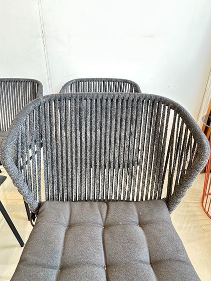 เก้าอี้ สไตล์โมเดิร์น พิงหลังร้อยเชือกถักสีดำ มีเบาะผ้าสีเทา โครงขาเหล็กอัลลอยด์  รูปที่ 8