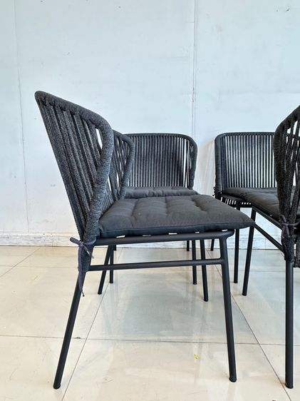 เก้าอี้ สไตล์โมเดิร์น พิงหลังร้อยเชือกถักสีดำ มีเบาะผ้าสีเทา โครงขาเหล็กอัลลอยด์  รูปที่ 6