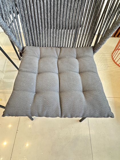 เก้าอี้ สไตล์โมเดิร์น พิงหลังร้อยเชือกถักสีดำ มีเบาะผ้าสีเทา โครงขาเหล็กอัลลอยด์  รูปที่ 9