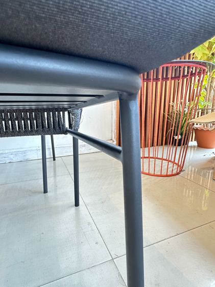 เก้าอี้ สไตล์โมเดิร์น พิงหลังร้อยเชือกถักสีดำ มีเบาะผ้าสีเทา โครงขาเหล็กอัลลอยด์  รูปที่ 11