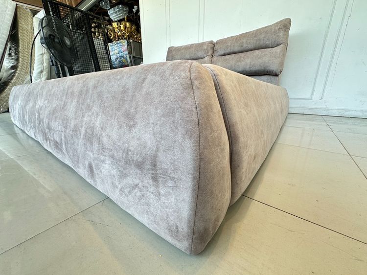 เตียงนอน ฐานสำเร็จรูป 6 ฟุต โครงไม้ MDF บุผ้ากำมะหยี่สีเทา รูปที่ 12