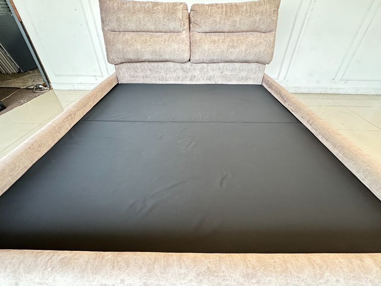 เตียงนอน ฐานสำเร็จรูป 6 ฟุต โครงไม้ MDF บุผ้ากำมะหยี่สีเทา รูปที่ 10