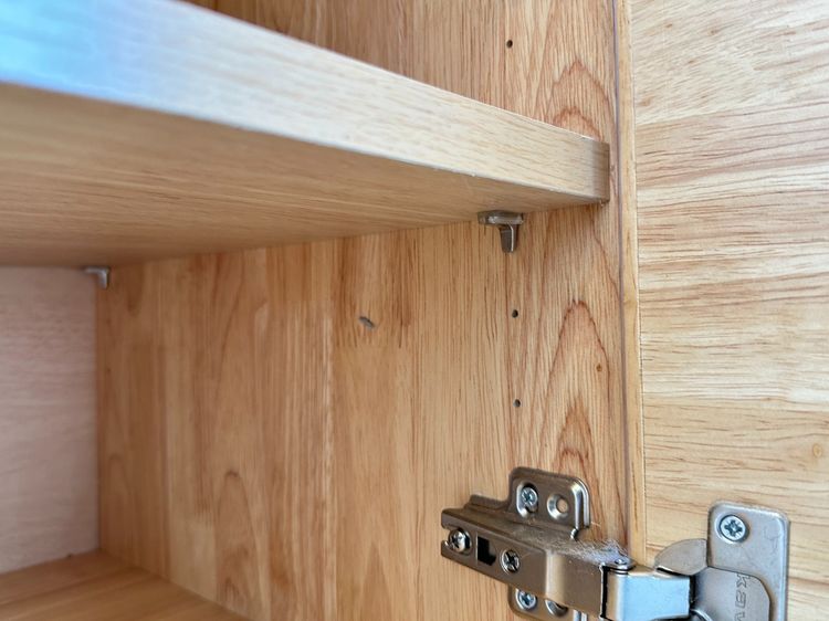 ตู้วางทีวี 3 บานเปิด  โครงไม้สนประสานทั้งตัว แผ่นหลังไม้อัดมีรูร้อยสาย รูปที่ 13