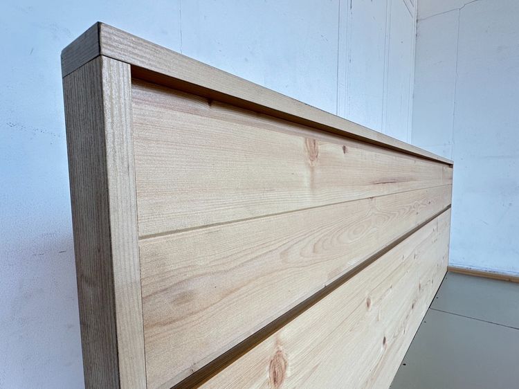 เตียงนอน 6 ฟุต ด้านข้างซ้ายมี 2 ลิ้นชัก คานกลาง เหล็ก 4 ท่อน ไม้อัด 1 แผ่น แผ่นรองไม้อัดสีเทา 3 แผ่น รูปที่ 8