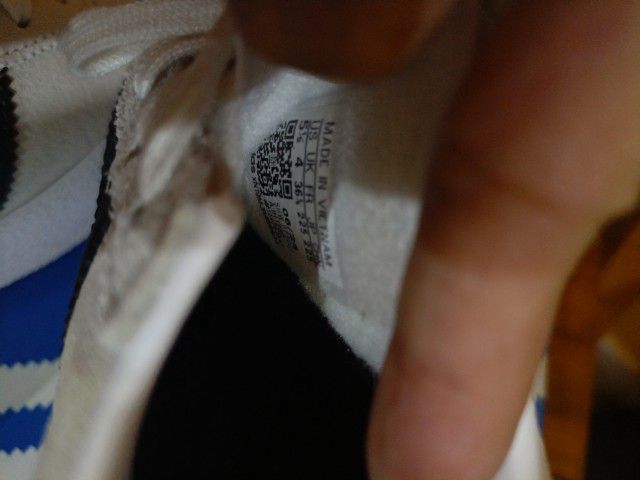 รองเท้าผ้าใบ แบรนด์แท้