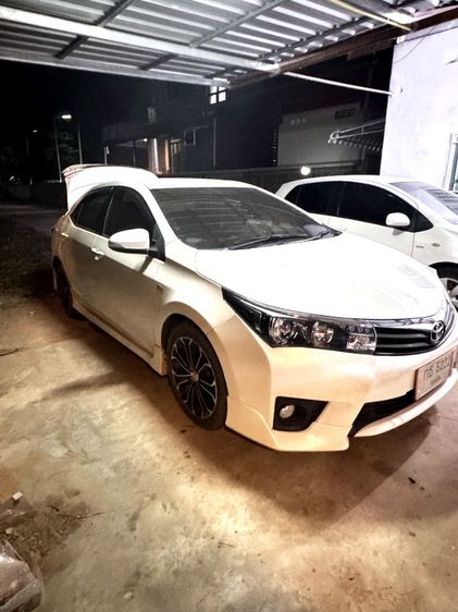รถ Toyota Corolla Altis 1.8 Sport สี ขาว