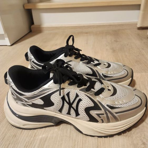 รองเท้าmlbของเเท้ สภาพใหม่มากซื้อมาลองใส่เเค่ครั้งเดียวเพราะซื้อมาผิดไซส์ รูปที่ 3