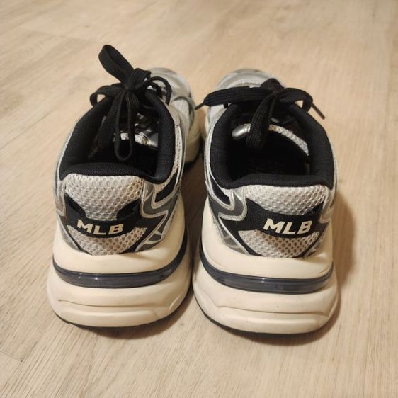รองเท้าmlbของเเท้ สภาพใหม่มากซื้อมาลองใส่เเค่ครั้งเดียวเพราะซื้อมาผิดไซส์ รูปที่ 4
