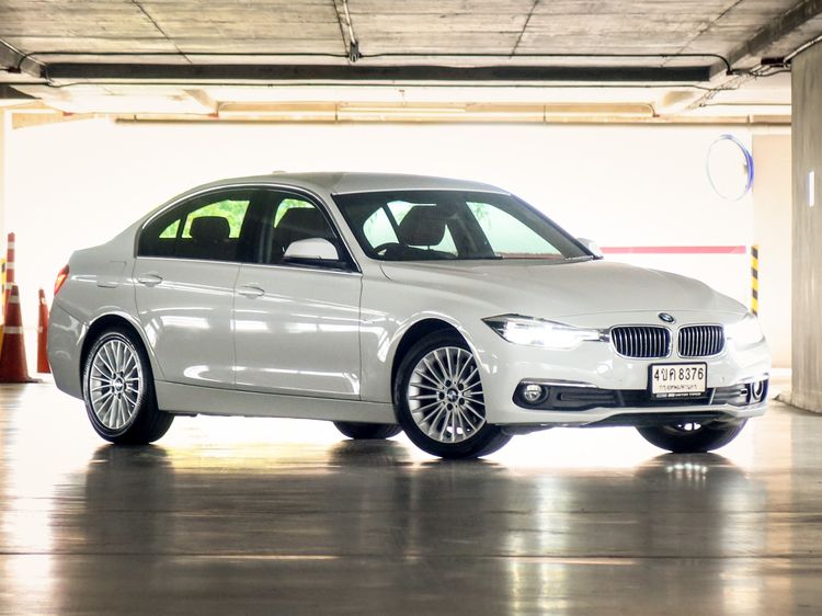 รถ BMW Series 3 320d สี ขาว