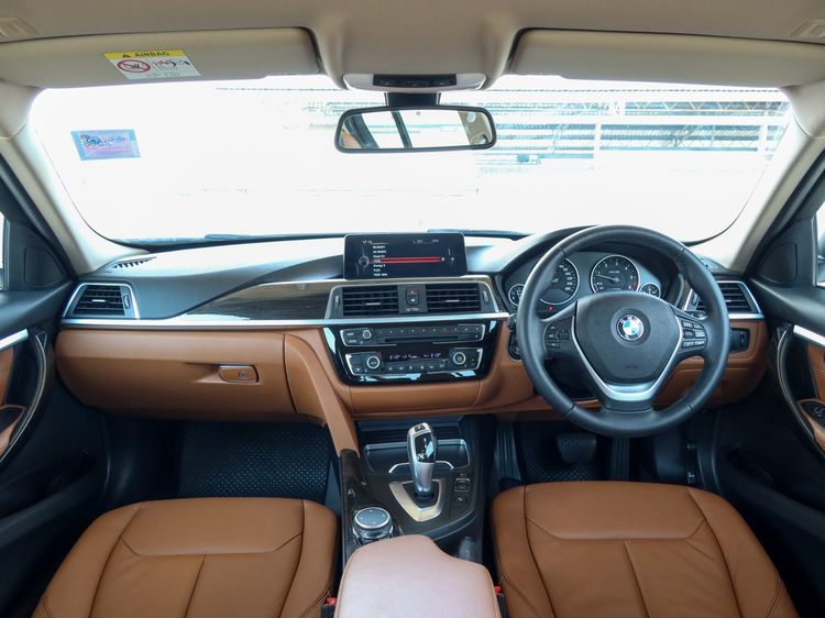 BMW Series 3 2017 320d Sedan ดีเซล ไม่ติดแก๊ส เกียร์อัตโนมัติ ขาว รูปที่ 2