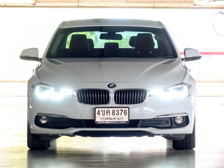 BMW Series 3 2017 320d Sedan ดีเซล ไม่ติดแก๊ส เกียร์อัตโนมัติ ขาว รูปที่ 4