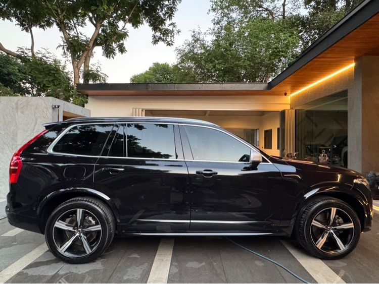 Volvo XC90 2018 2.0 Recharge Plus T8 Plug-in Hybrid Dark Utility-car ปลั๊กอินไฮบริด (PHEV) ไม่ติดแก๊ส เกียร์อัตโนมัติ ดำ รูปที่ 3