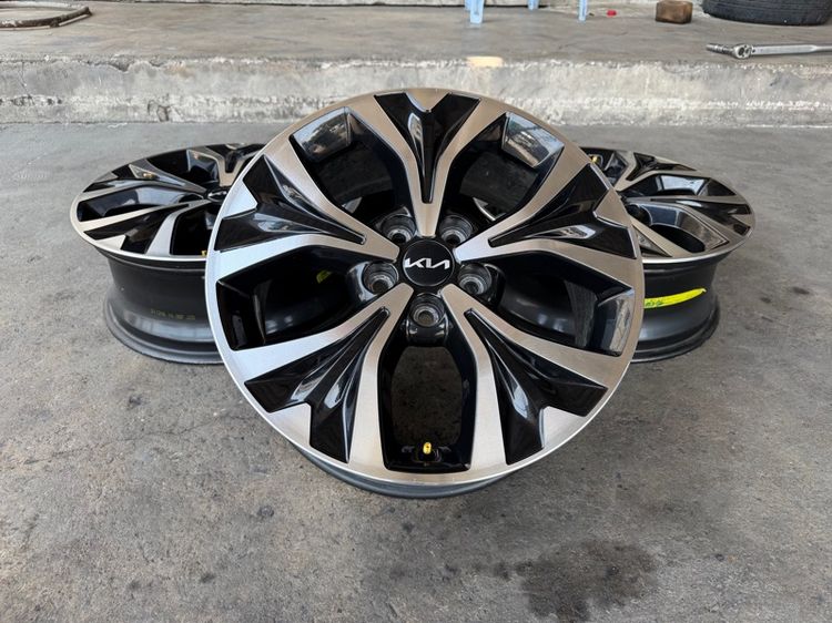 ล้อแม็กขอบ18 KIA GRAND CARNIVAL สภาพสวย รูปที่ 3