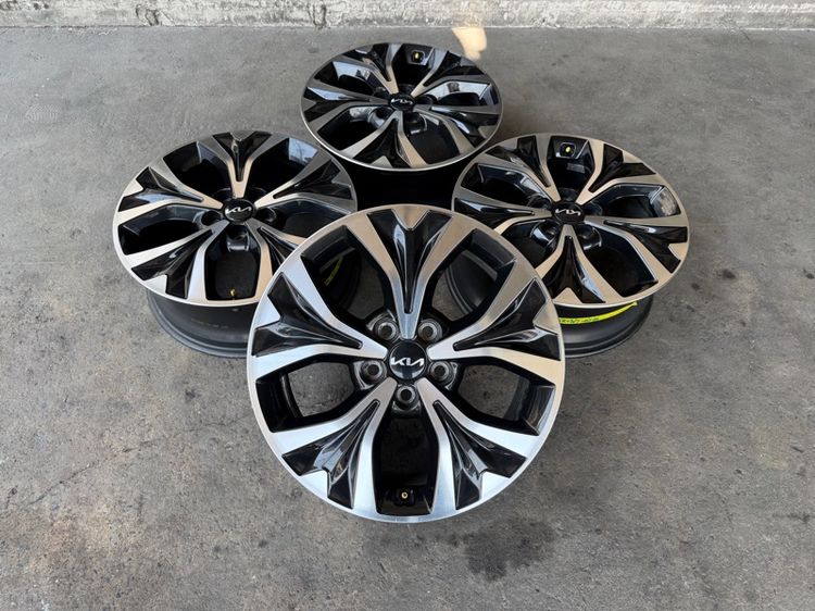 18" ล้อแม็กขอบ18 KIA GRAND CARNIVAL สภาพสวย