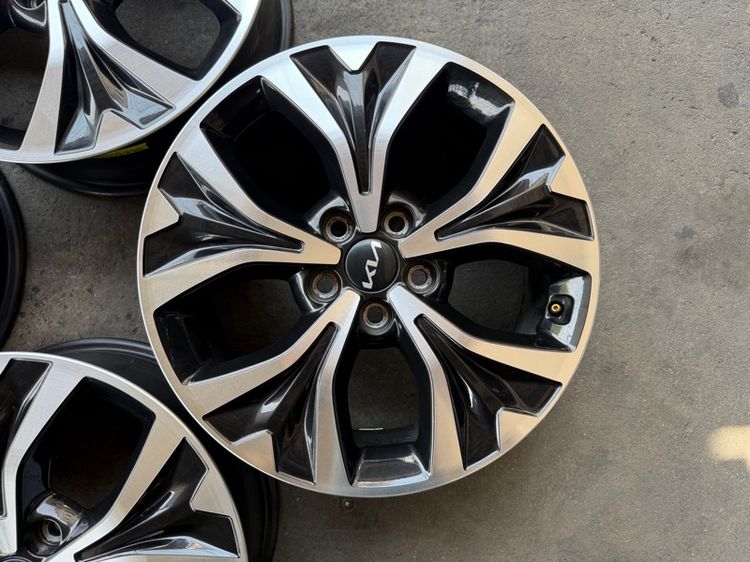 ล้อแม็กขอบ18 KIA GRAND CARNIVAL สภาพสวย รูปที่ 8