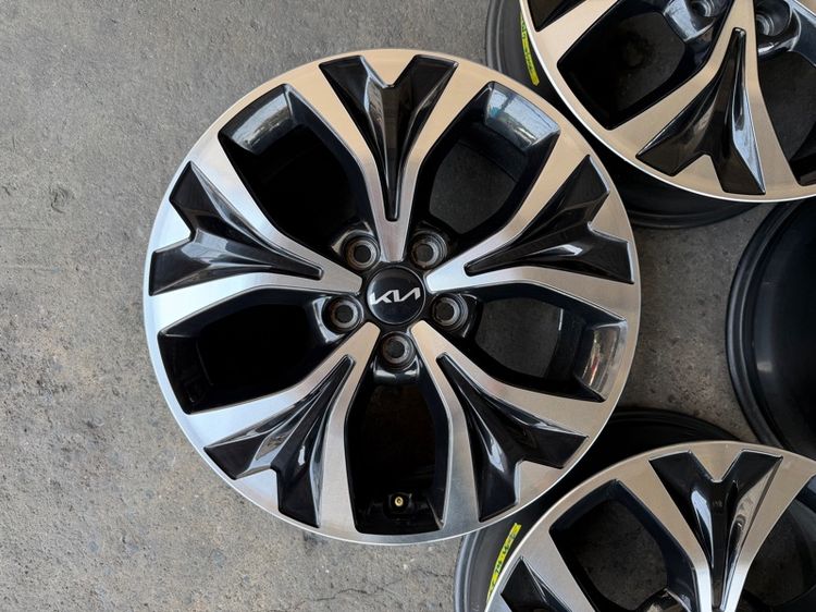 ล้อแม็กขอบ18 KIA GRAND CARNIVAL สภาพสวย รูปที่ 7