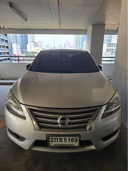 รถ Nissan Sylphy 1.6 V สี บรอนซ์เงิน