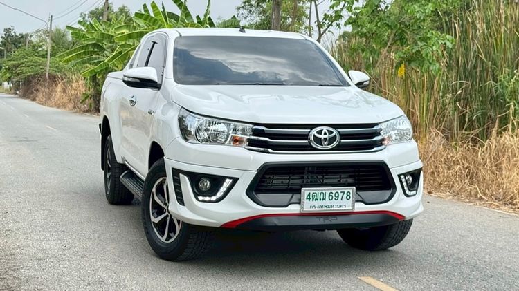 รถ Toyota Hilux Revo 2.4 Prerunner TRD Sportivo สี ขาว