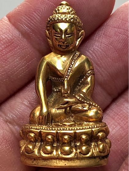 พระสีทองค่ะ