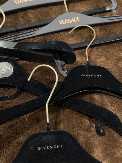 ไม้แขวนเสื้อแบรนด์เนม ขายเหมาแปดชิ้น รูปที่ 5