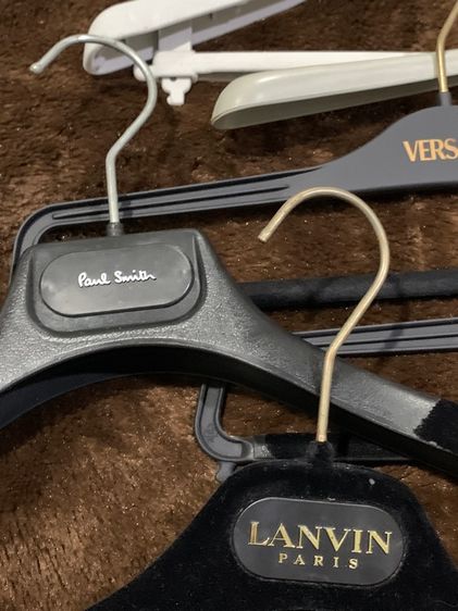 ไม้แขวนเสื้อแบรนด์เนม ขายเหมาแปดชิ้น รูปที่ 4