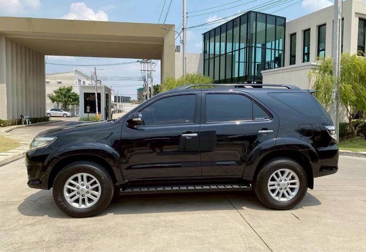 Toyota Fortuner 2012 3.0 V 4WD Utility-car ดีเซล ไม่ติดแก๊ส เกียร์อัตโนมัติ ดำ รูปที่ 2