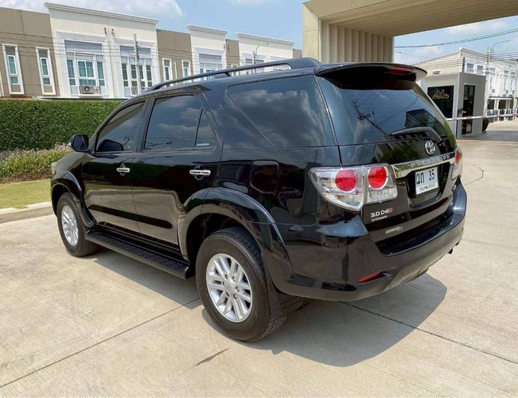 Toyota Fortuner 2012 3.0 V 4WD Utility-car ดีเซล ไม่ติดแก๊ส เกียร์อัตโนมัติ ดำ รูปที่ 4