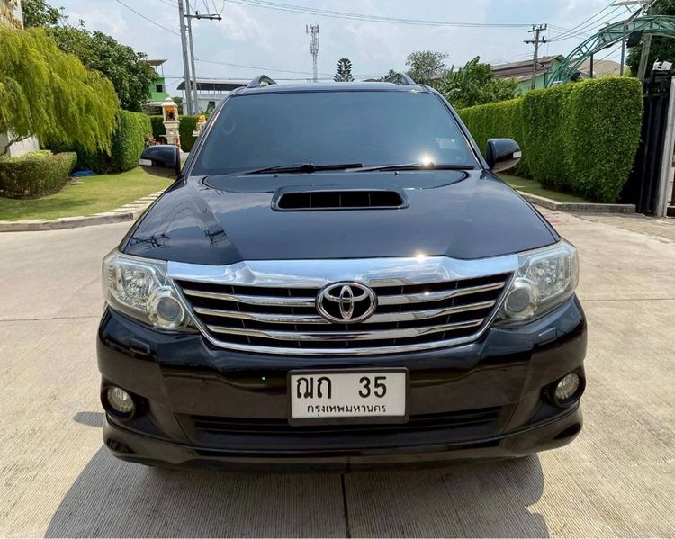 รถ Toyota Fortuner 3.0 V 4WD สี ดำ