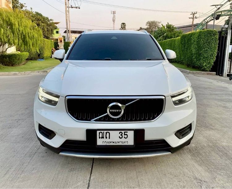 รถ Volvo XC40 2.0 T4 Momentum สี ขาว