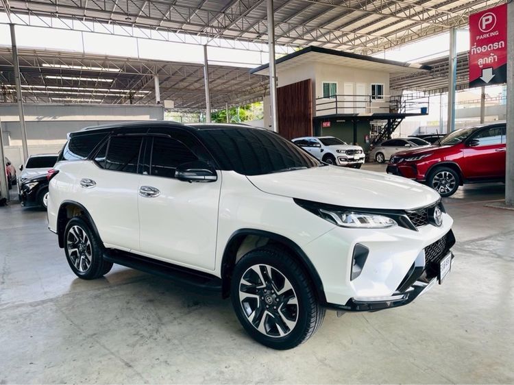 Toyota Fortuner 2021 2.4 Legender Utility-car ดีเซล ไม่ติดแก๊ส เกียร์อัตโนมัติ ขาว รูปที่ 3