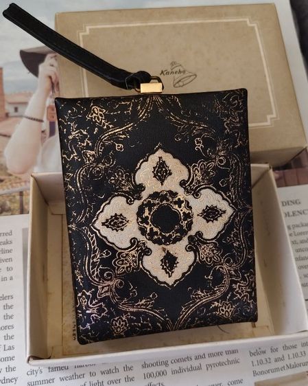 ตลับแป้งวินเทจจากแบรนด์ Kanebo พร้อมกล่อง