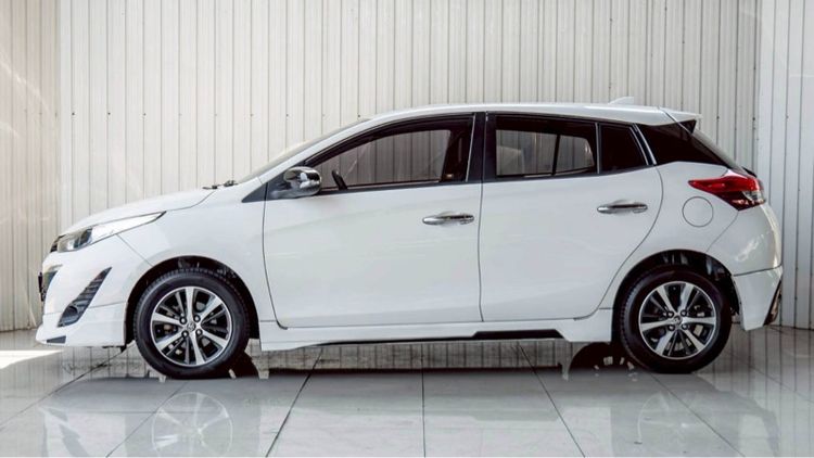 Toyota Yaris 2018 1.2 G Plus Sedan เบนซิน ไม่ติดแก๊ส เกียร์อัตโนมัติ ขาว รูปที่ 3